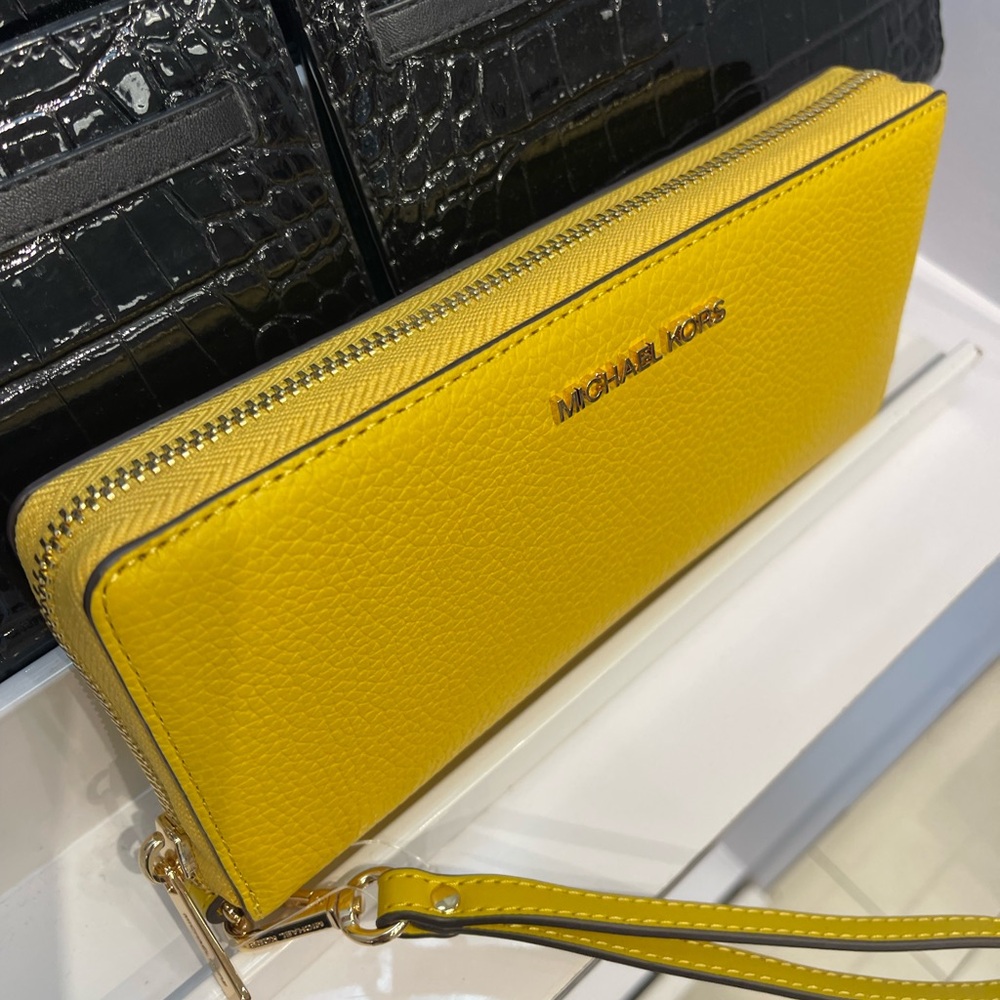 MICHAEL KORS Jet Set Travel Lg Pebbl Leather Continental Wristlet Wallet 
Honey - Picture 2 of 16